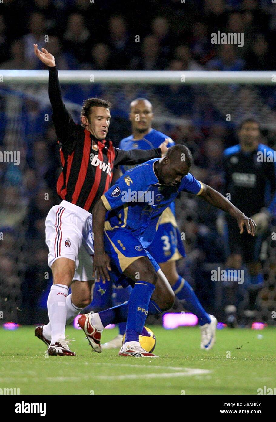 Portsmouth's Papa Bouba Diop (r) is challenged by AC Milan's Andriy  Shevchenko (l) as they battle for the ball Stock Photo - Alamy