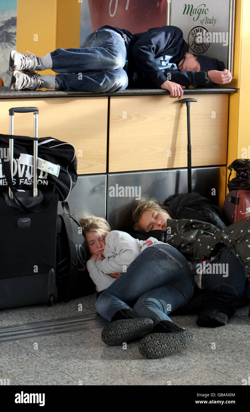 Passengers sleeping on plane hi-res stock photography and images - Alamy