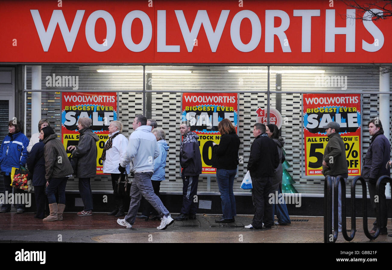 Customers queue at Woolworths in Whitley Bay, near Newcastle, to take advantage of hefty price cuts, as the company struggles to find a buyer for its chain of stores. Stock Photo