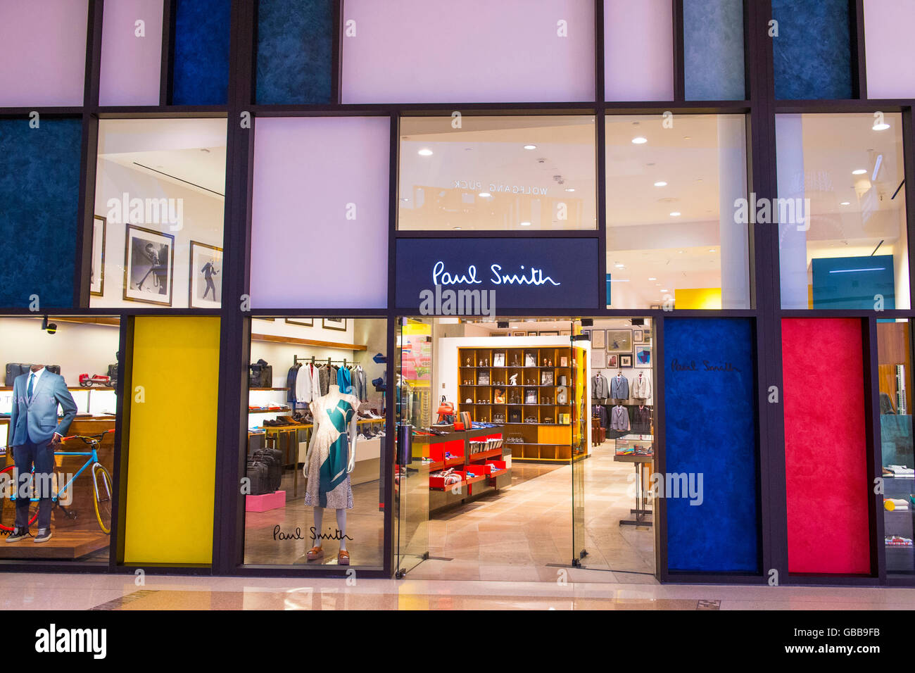 Exterior of a Paul Smith store in Las Vegas strip Stock Photo - Alamy