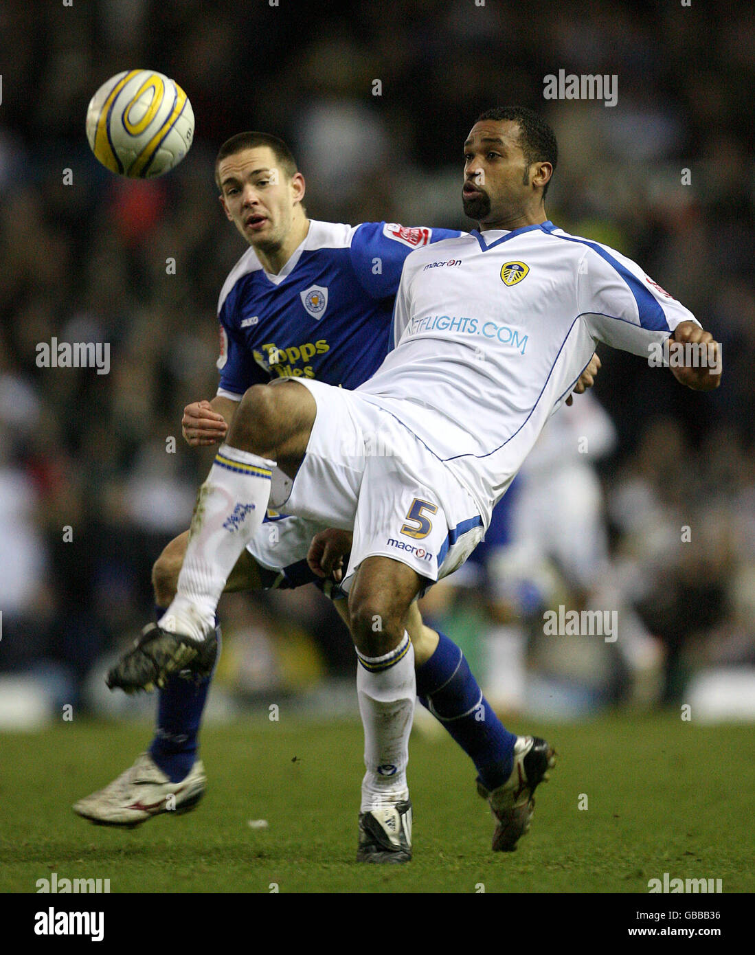 Leeds United's Rui Marques and Leicester City's Matt Fryatt (behind) battle for the ball during the Coca-Cola League One match at Elland Road, Leeds. Stock Photo