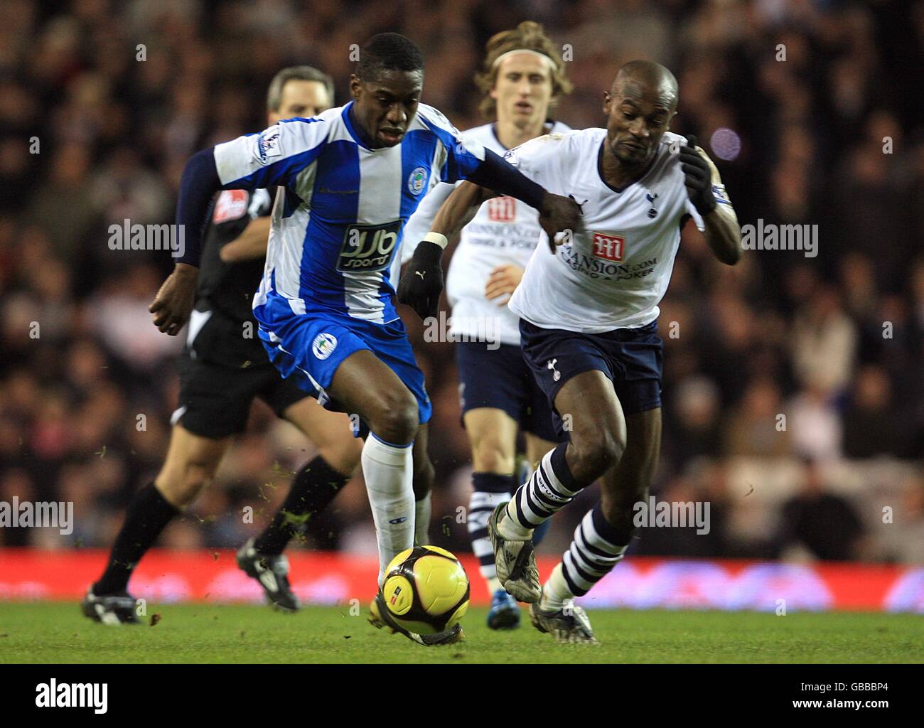 Soccer - FA Cup - Third Round - Tottenham Hotspur v Wigan Athletic - White Hart Lane. Tottenham Hotspur's Didier Zokora (left) and Wigan Athletic's Olivier Kapo battle for the ball. Stock Photo