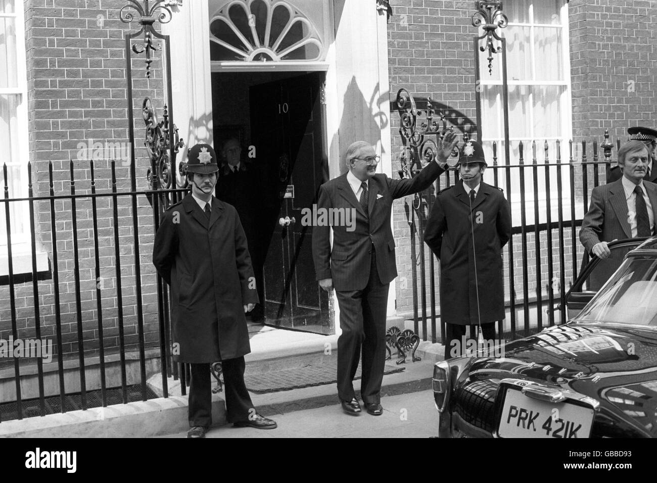 Prime Minister James Callaghan waving to the waiting crowd outside 10 Downing Street as he leaves for Buckingham Palace to tender his resignation as Prime Minister to the Queen following Labour's defeat in the General Election. Stock Photo