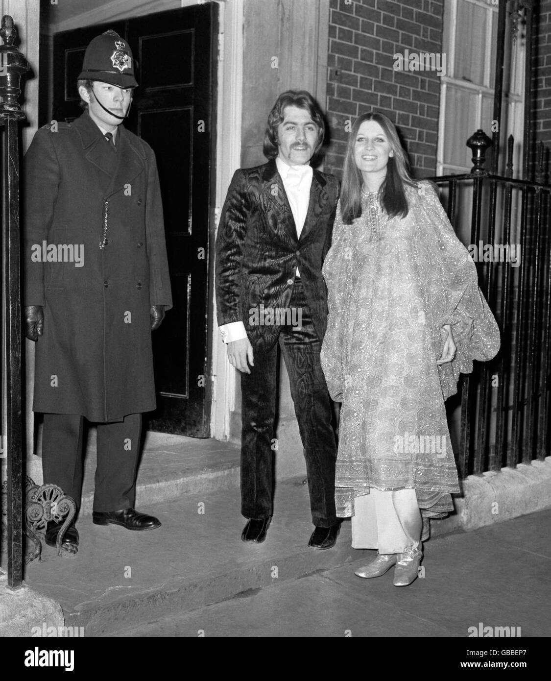 Singer Sandie Shaw and her husband Jeff Banks, arrive at 10 Downing Street for the reception given by the Prime Minister for Willy Brandt. The West German Chancellor was given the opportunity to meet not only political people but personalities from the world of sport, entertainment and industry. Stock Photo