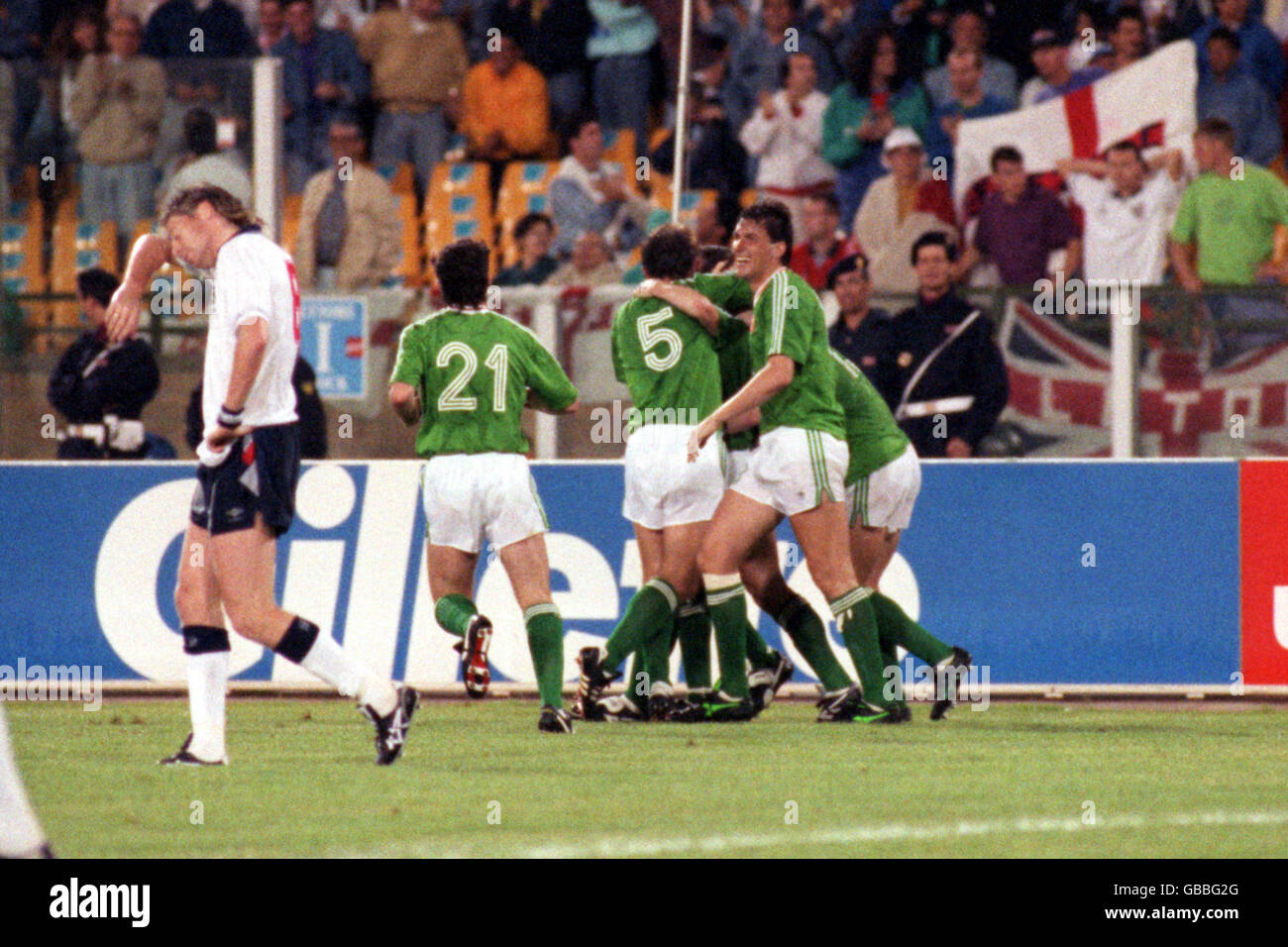 Soccer world cup italia 90 group f england v ireland hires stock