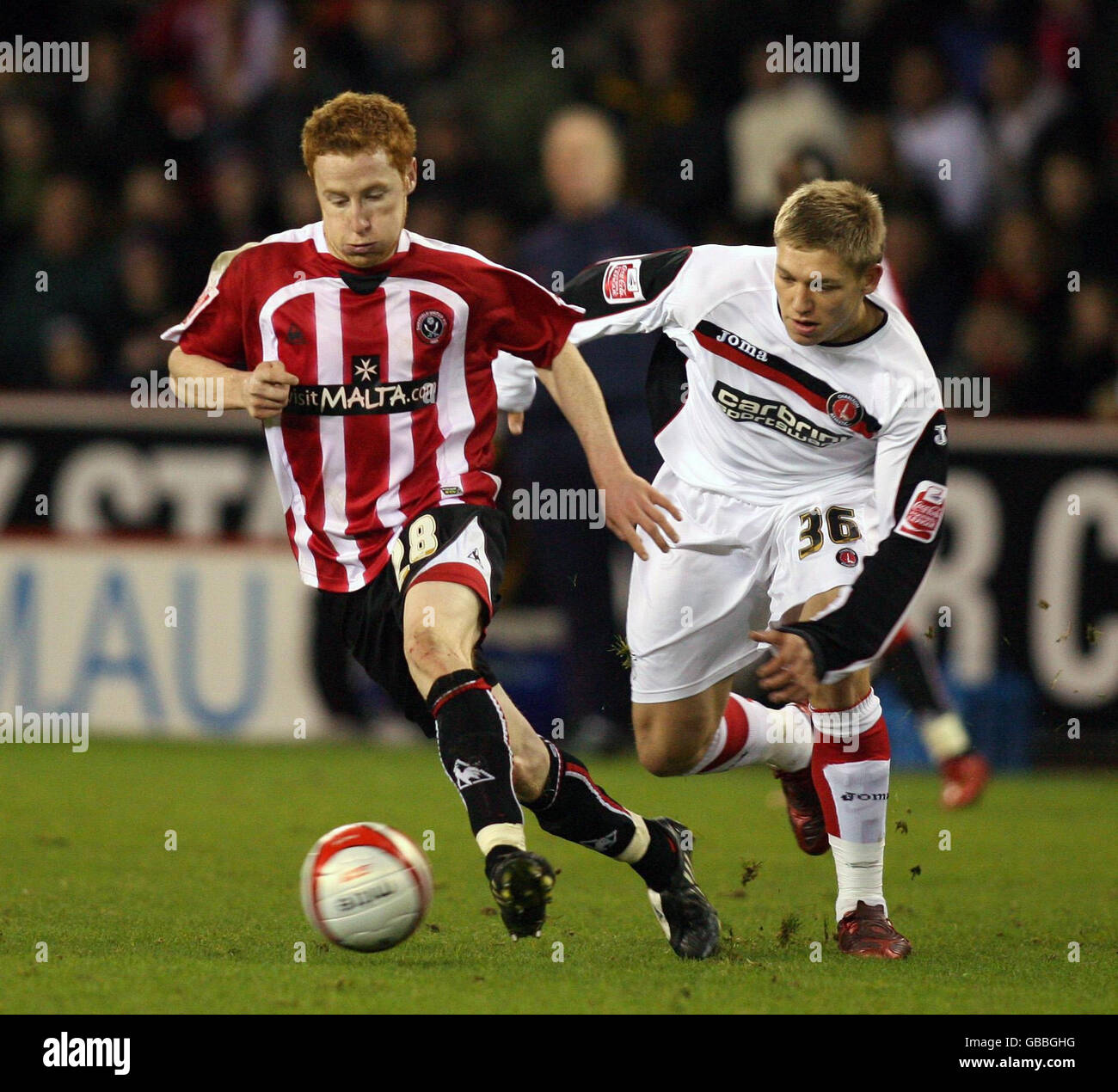 Sheffield United's Stephen Quinn and Charlton Athletic's Martyn Waghorn battle for the ball during the Coca-Cola Championship match at Bramall Lane, Sheffield. Stock Photo