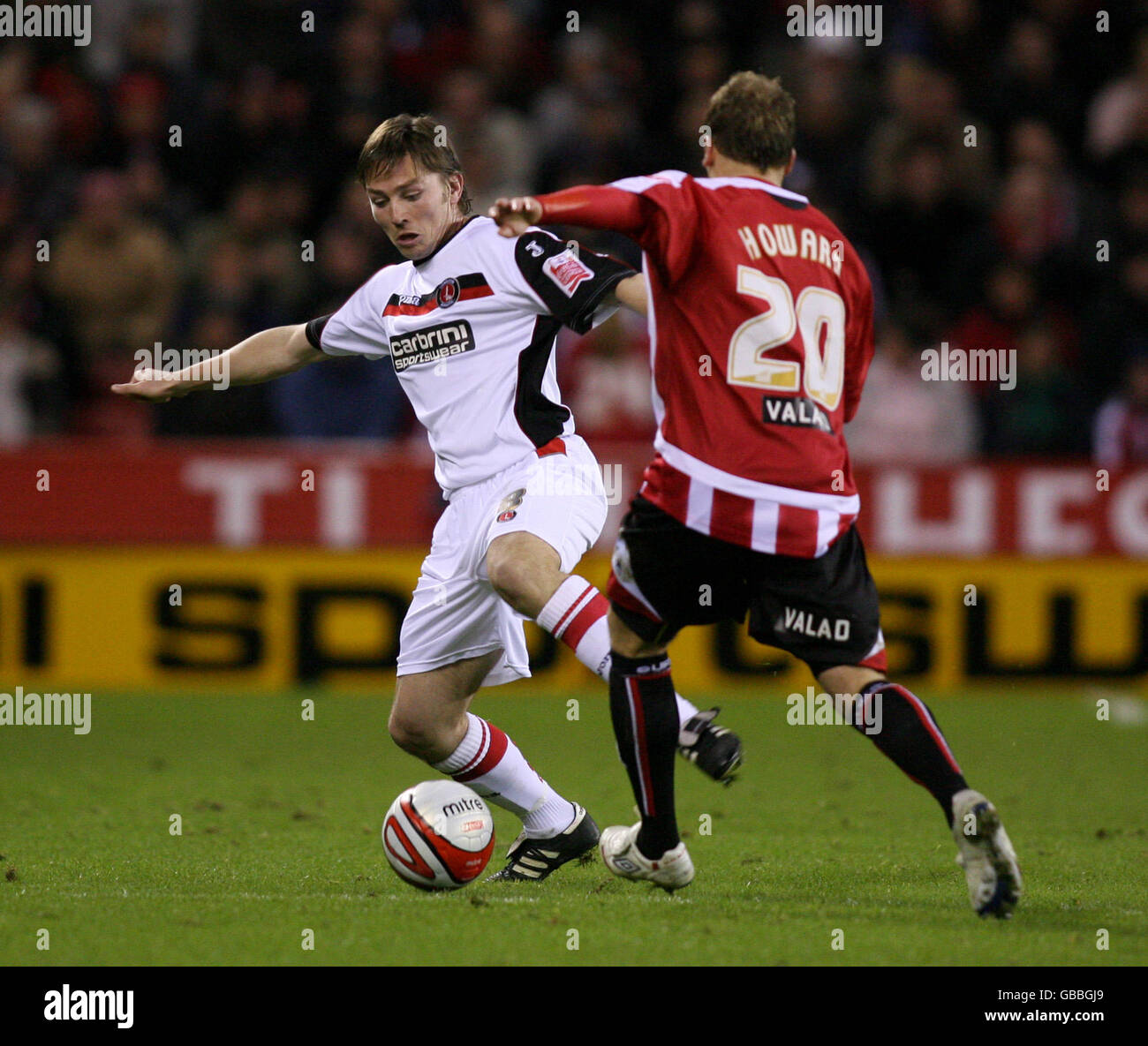 Sheffield United's Brian Howard and Charlton Athletic's Matt Holland (behind) in action during the Coca-Cola Championship match at Bramall Lane, Sheffield. Stock Photo