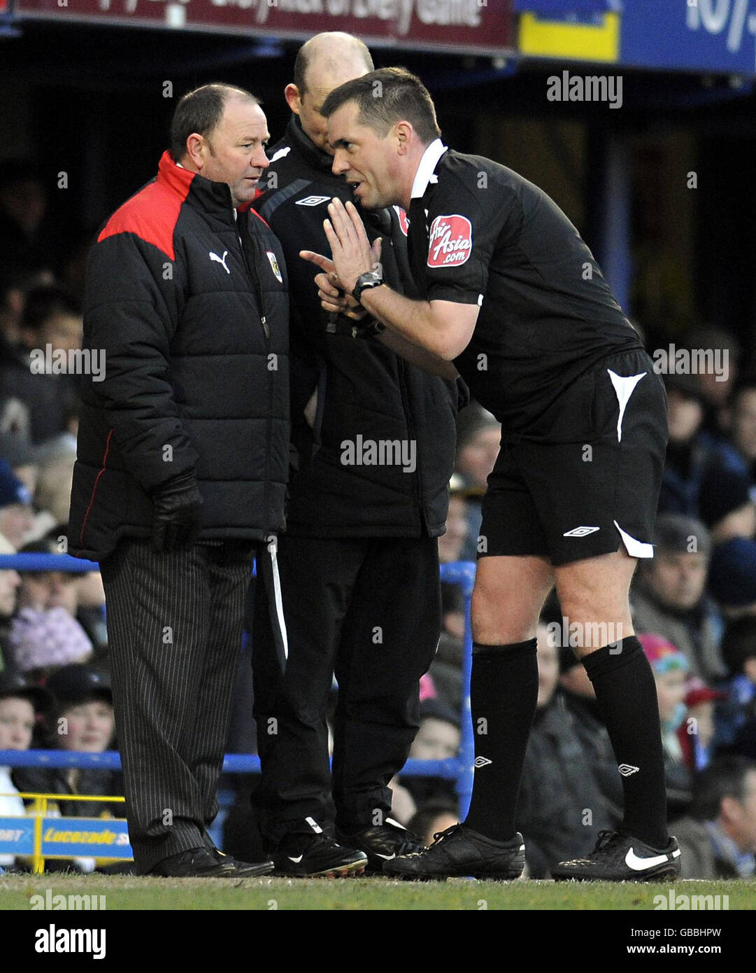 Soccer - FA Cup - Third Round - Portsmouth v Bristol City - Fratton Park. Bristol City manager Gary Johnson is spoken to by referee Phil Dowd (right) during the FA Cup Third Round match at Fratton Park, Portsmouth. Stock Photo