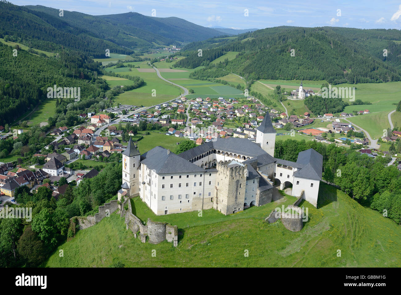 AERIAL VIEW. Straßburg Castle overlooking the town of the same name in the Gurk Valley. District of Sankt Veit an der Glan, Carinthia, Austria. Stock Photo
