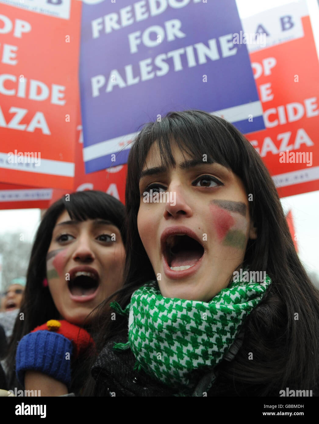 Fighting demonstrators hi-res stock photography and images - Alamy