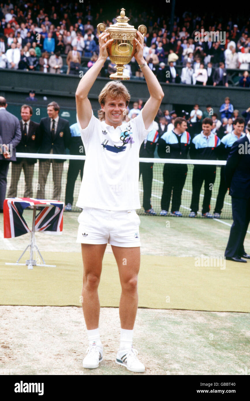 Tennis - Wimbledon Championships - Final - Stefan Edberg v Boris Becker Stock Photo