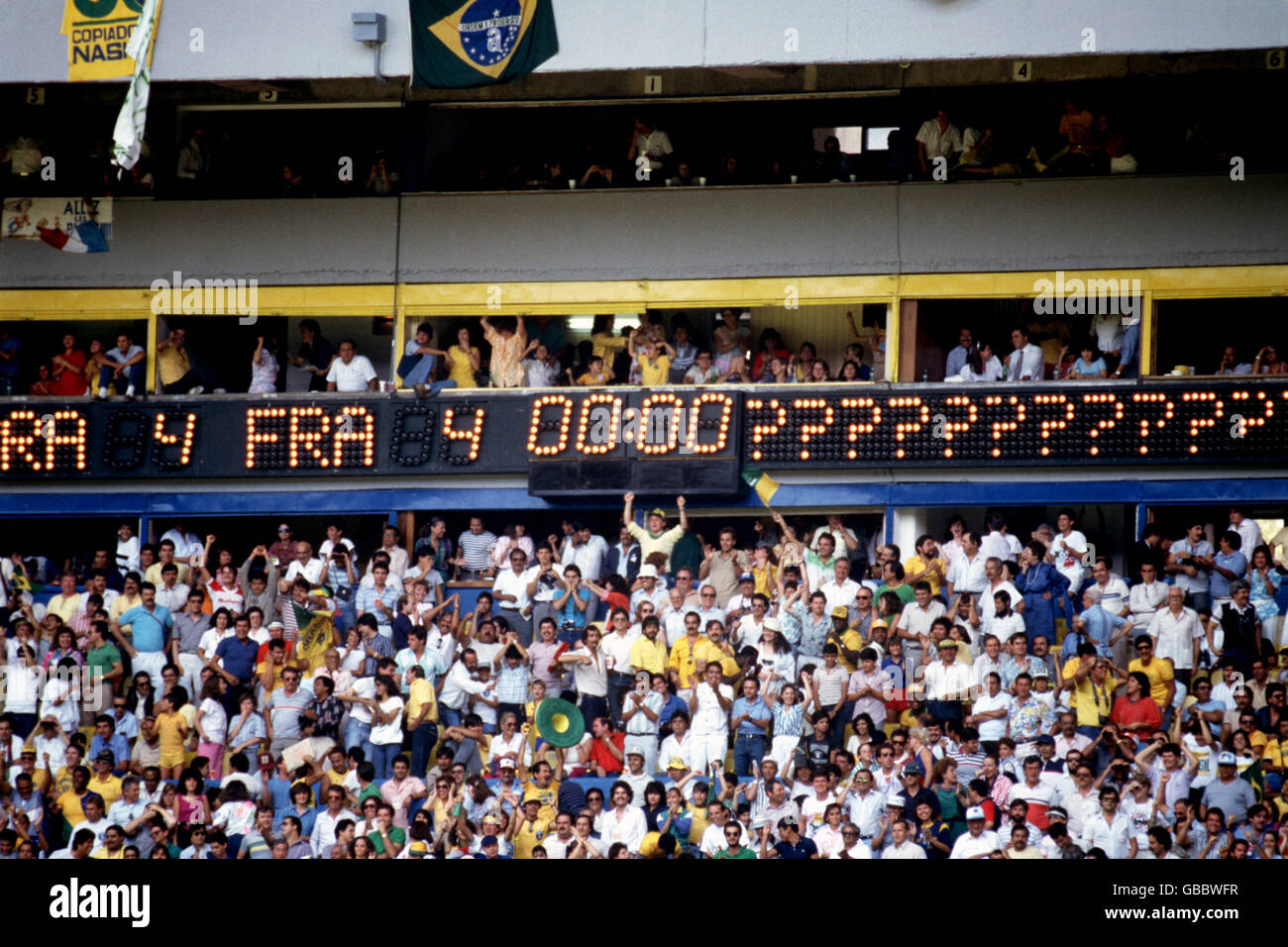 FRANCE FOOTBALL )) 2098.24 JUIN 1986 ) WORLD CUP MEXICO 86 COUPE MONDE