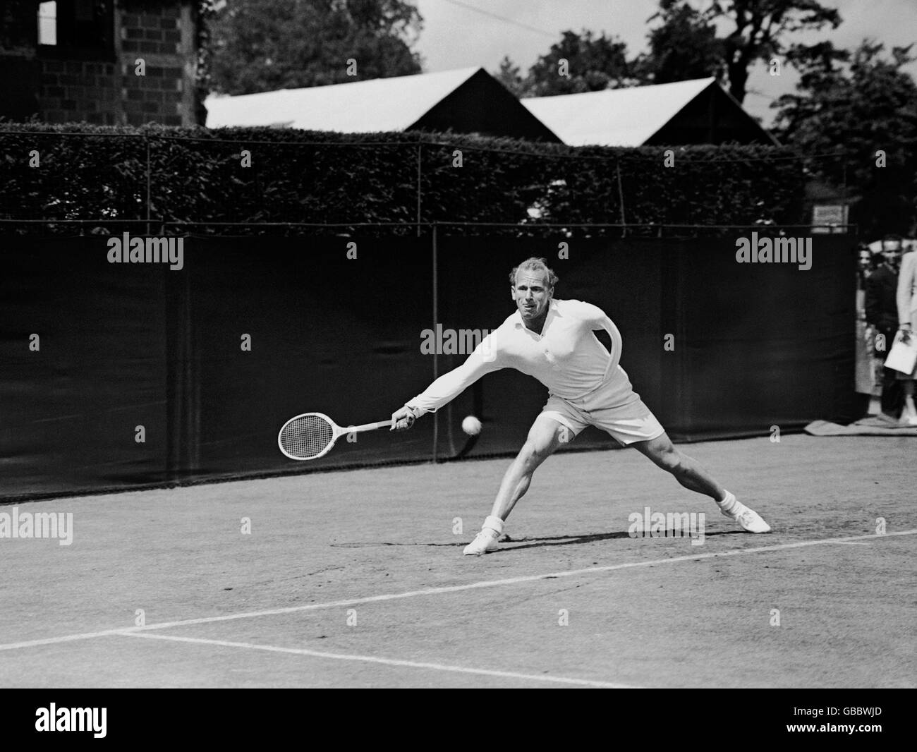 Hans Redl stretches to return the ball - he lost his left arm during WWII but continued playing and reached the last 16 of the men's singles in 1947 Stock Photo