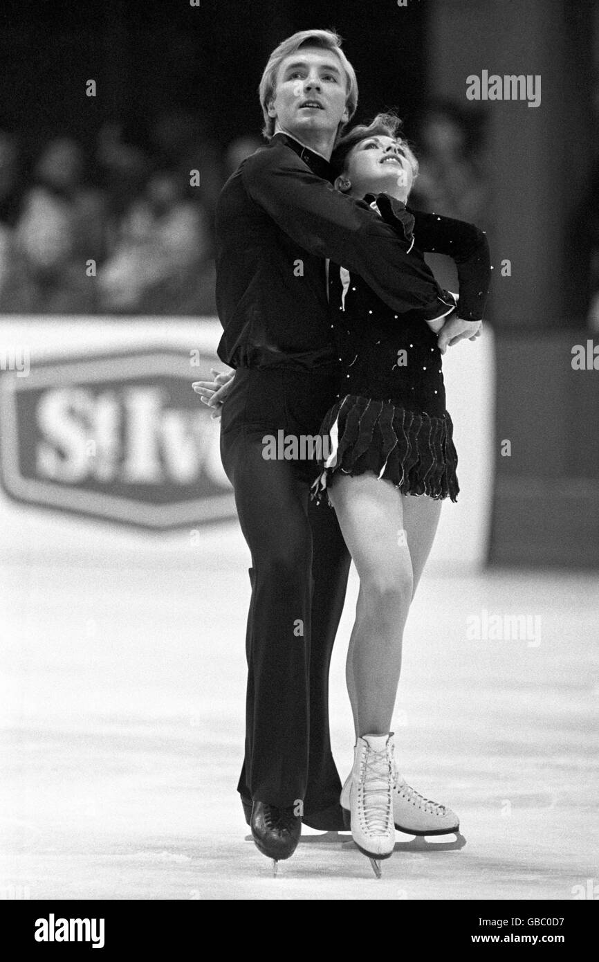 Ice Skating - St. Ivel Ice International - Pairs Competition - 1982. Jayne Torvill and Christopher Dean, World Dance champions, at St. Ivel Ice Skating International at Richmond. Stock Photo