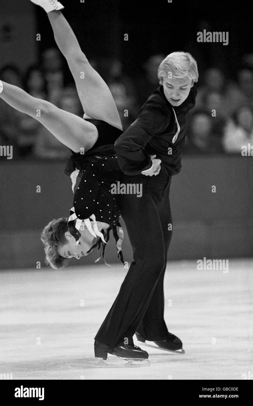 Jayne Torvill and Christopher Dean, World Dance champions, at St. Ivel Ice Skating International at Richmond. Stock Photo
