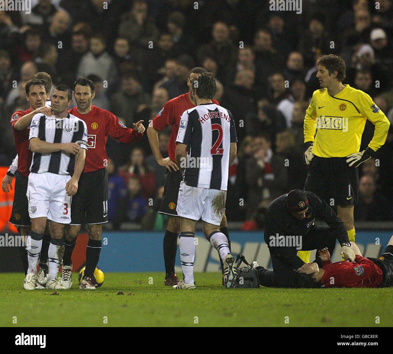 Manchester United's Gary Neville (l) and Ryan Giggs (3rd r) console West Bromwich Albion's Paul Robinson (2nd l) as he is sent off for violent conduct for a challenge on Manchester United's Ji-Sung Park (r) Stock Photo