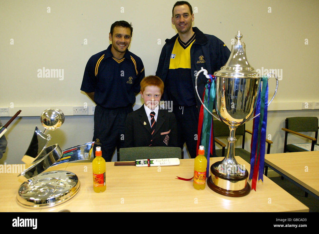 Surrey's Mark Ramprakash (l) and Martin Bicknell with young Surrey fans