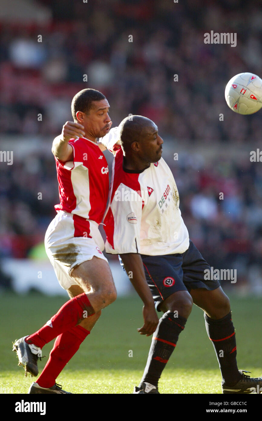 Soccer - AXA FA Cup - Fourth Round - Nottingham Forest v Sheffield United. Nottingham Forest's Des Walker and Sheffield United's Wayne Allison battle for the ball Stock Photo