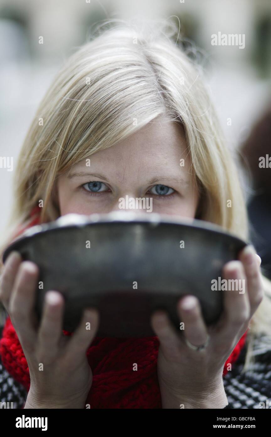 Royal Society of Chemistry offers gruel to the public Stock Photo