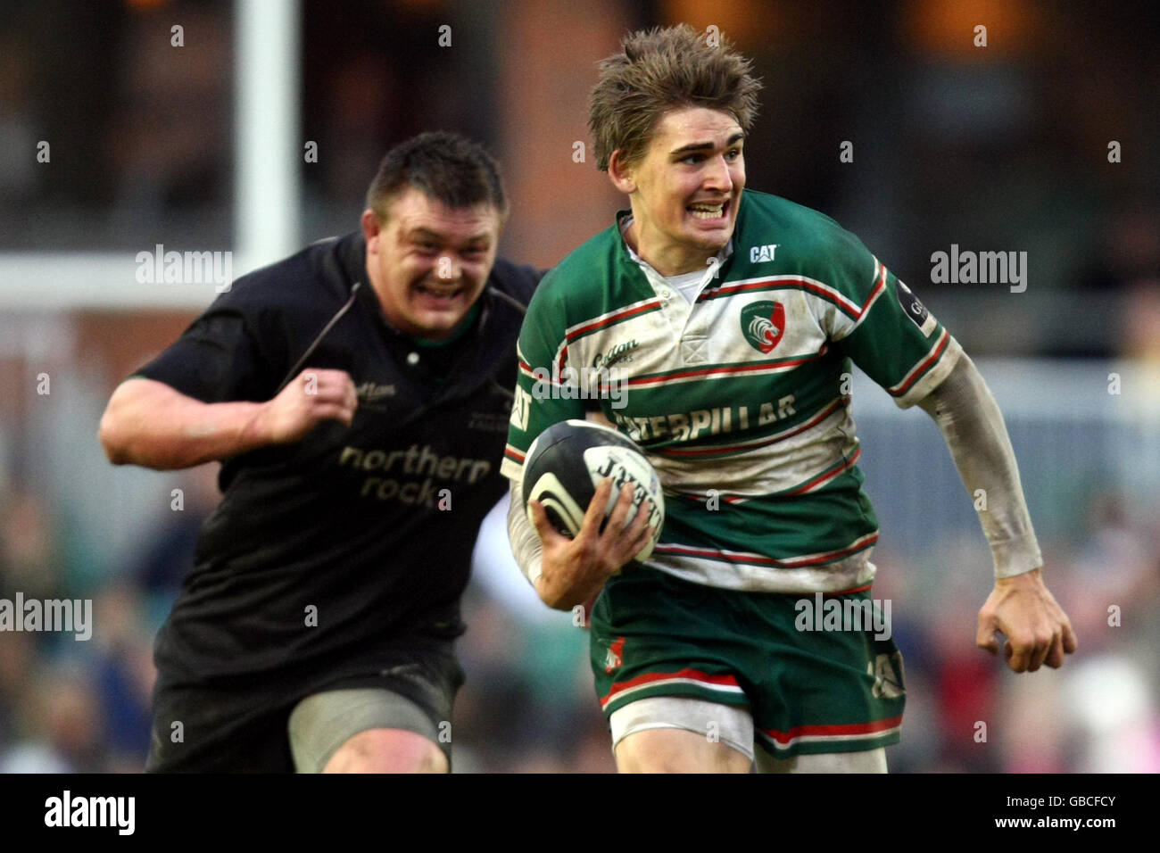 Rugby Union - Guinness Premiership - Leicester Tigers v Newcastle Falcons - Welford Road. Leicester Tigers' Toby Flood (right) in action against Newcastle Falcons. Stock Photo