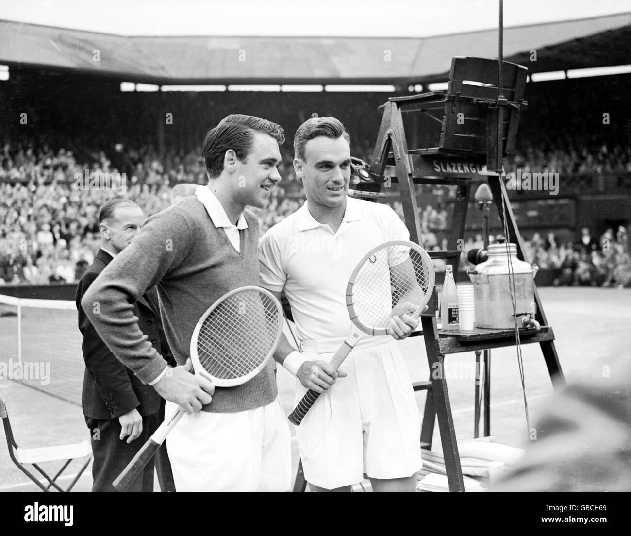 Tennis - Wimbledon Championships - Men's Singles - Final - Kurt Nielsen v  Vic Seixas Stock Photo - Alamy