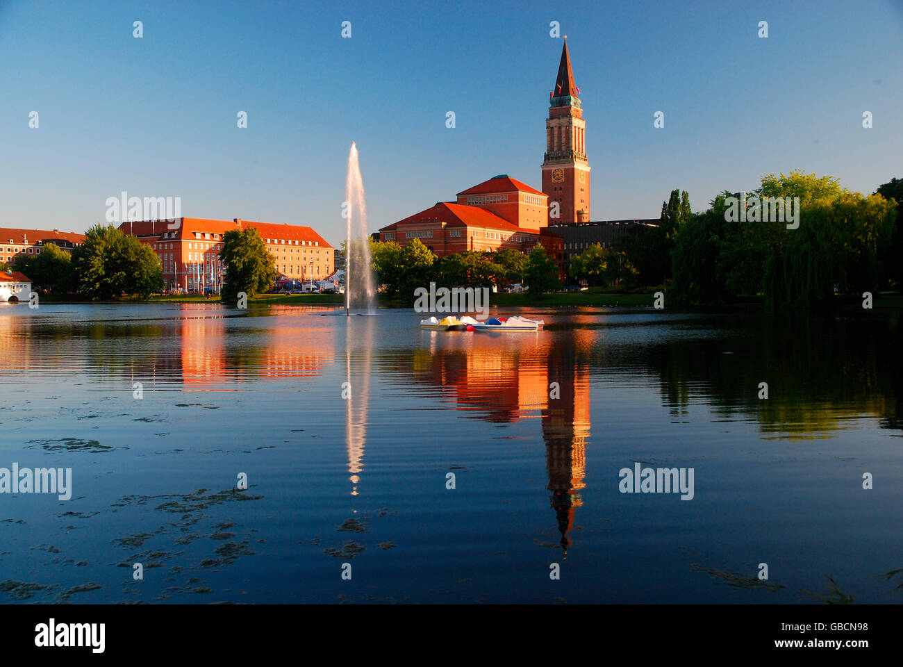 Rathaus, Oper, Kleiner Kiel, Weiher, Kiel, Schleswig-Holstein, Deutschland Stock Photo