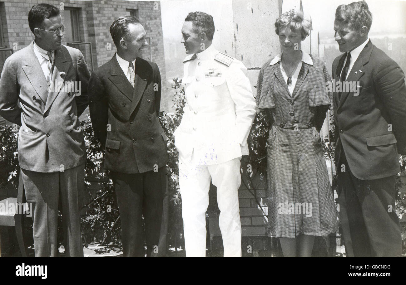George Palmer Putnam, Vice-President of the Explorer's Club, receives the Explorer's Club Flag which flew over the South Pole, from the hands of Rear Admiral Richard E. Byrd. Photo shows l-r: George Palmer Putnam, pilots Clarence Chamberlain, Admiral Byrd, Amelia Earhart and Bernt Balchen. Stock Photo