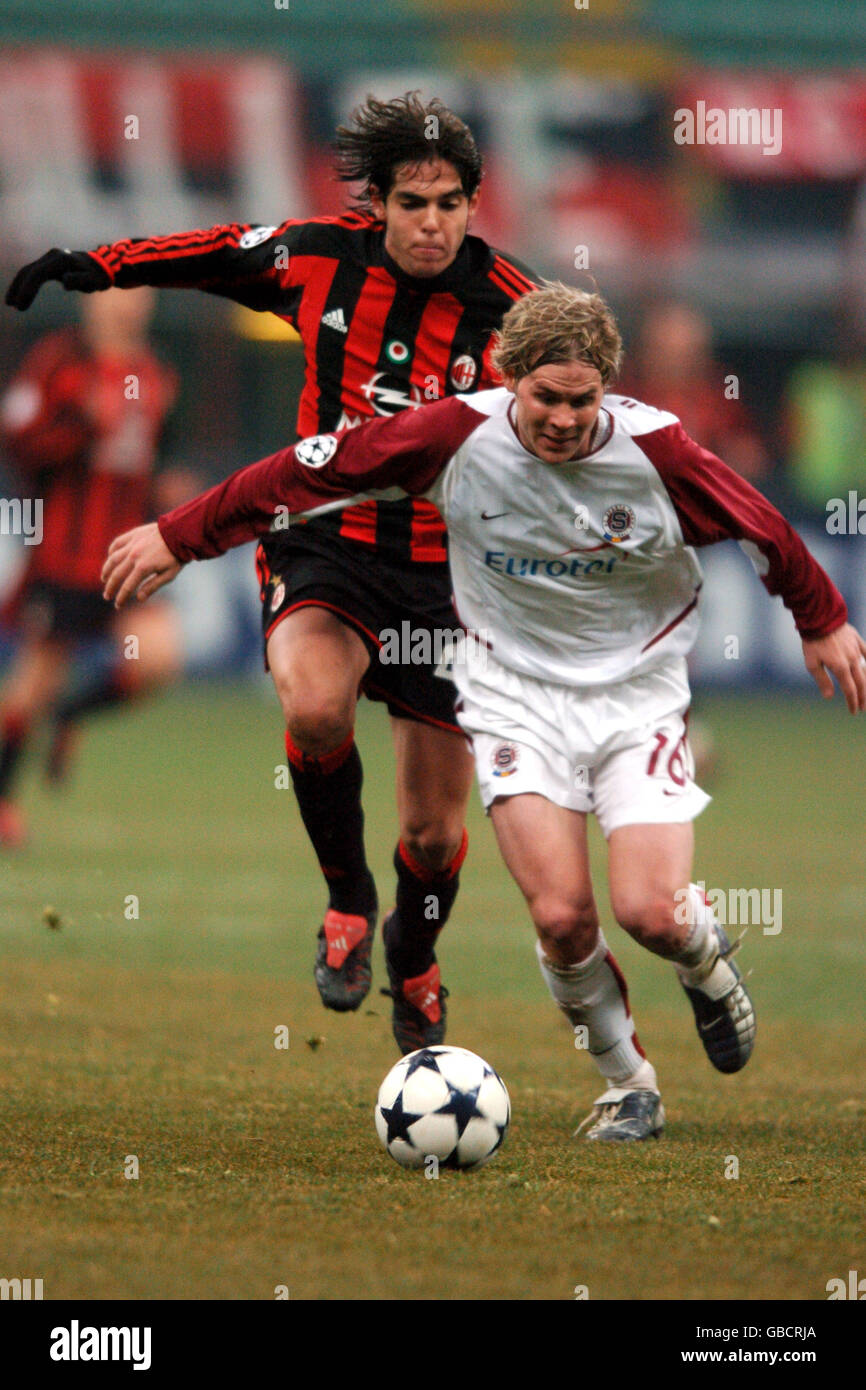 AC Milan's Kaka (l) and Sparta Prague's Tomas Hubschman (r) battle for the  ball Stock Photo - Alamy