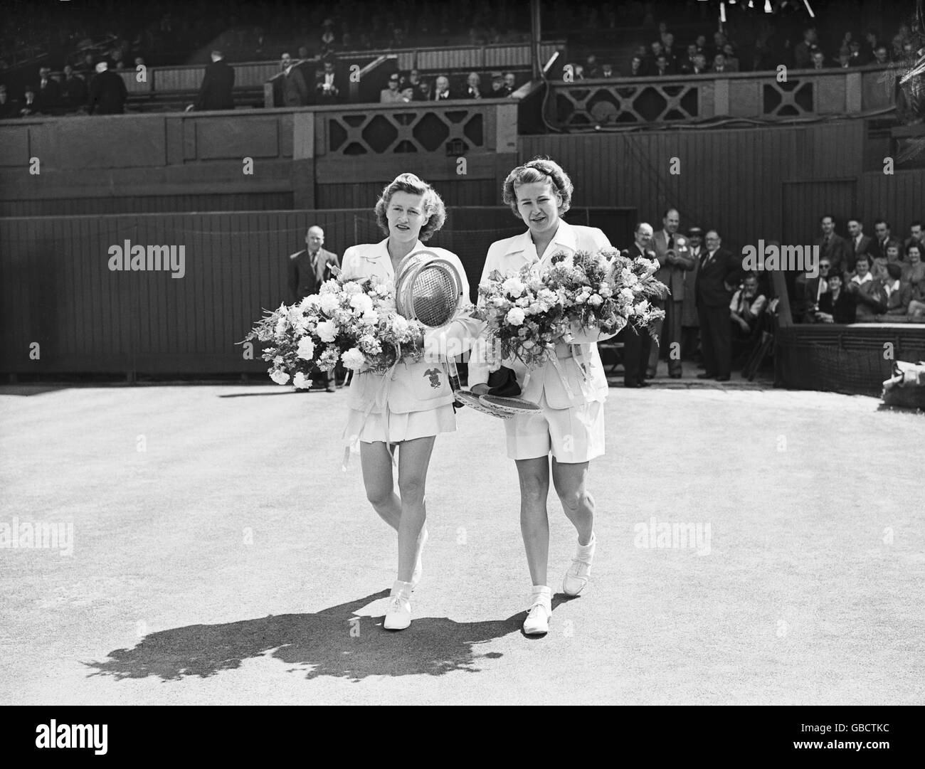 Pauline betz l and louise brough r hi-res stock photography and images ...