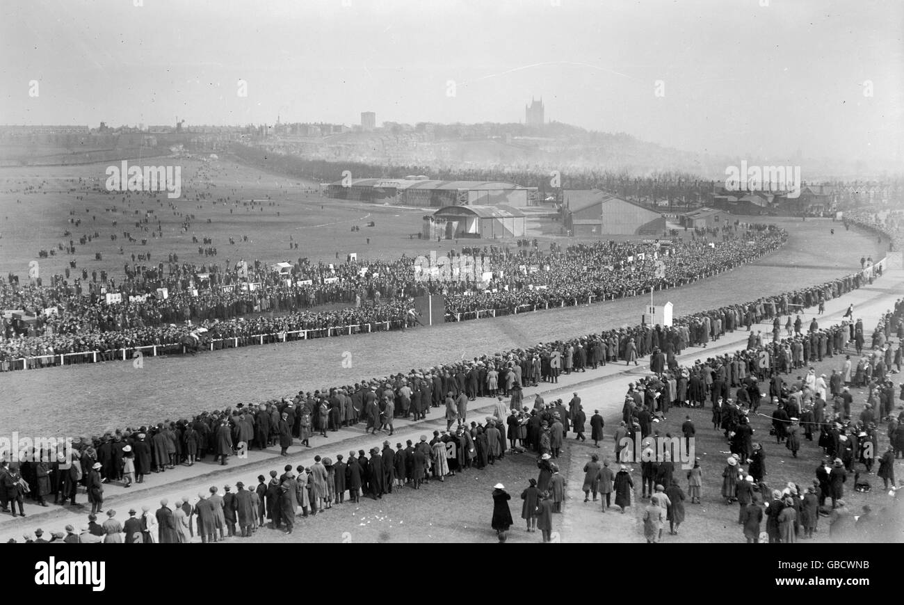 Sport horse racing hires stock photography and images Alamy