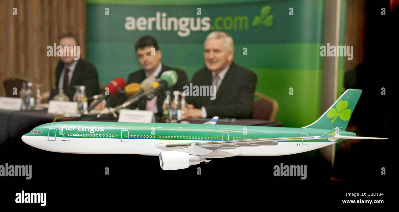 STANDALONE PHOTO (Left to right) Stephen Kavanagh, Sean Coyle and Dermot Mannion of Aer Lingus announce a new transatlantic partnership with United Airlines, which will see a new route between Washington and Madrid. Stock Photo