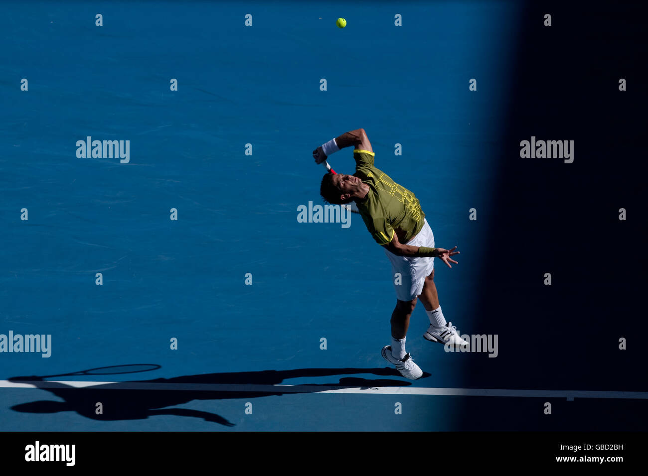 Spain's Fernando Verdasco in action against Great Britain's Andy Murray during the Australian Open 2009 at Melbourne Park, Melbourne, Australia. Stock Photo