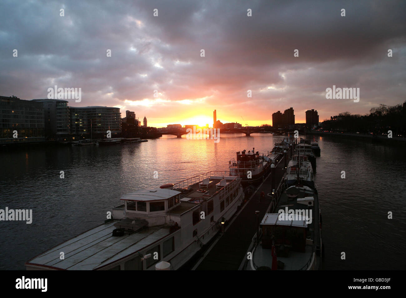 Sunset seen from Albert Bridge over the Thames in London Stock Photo ...
