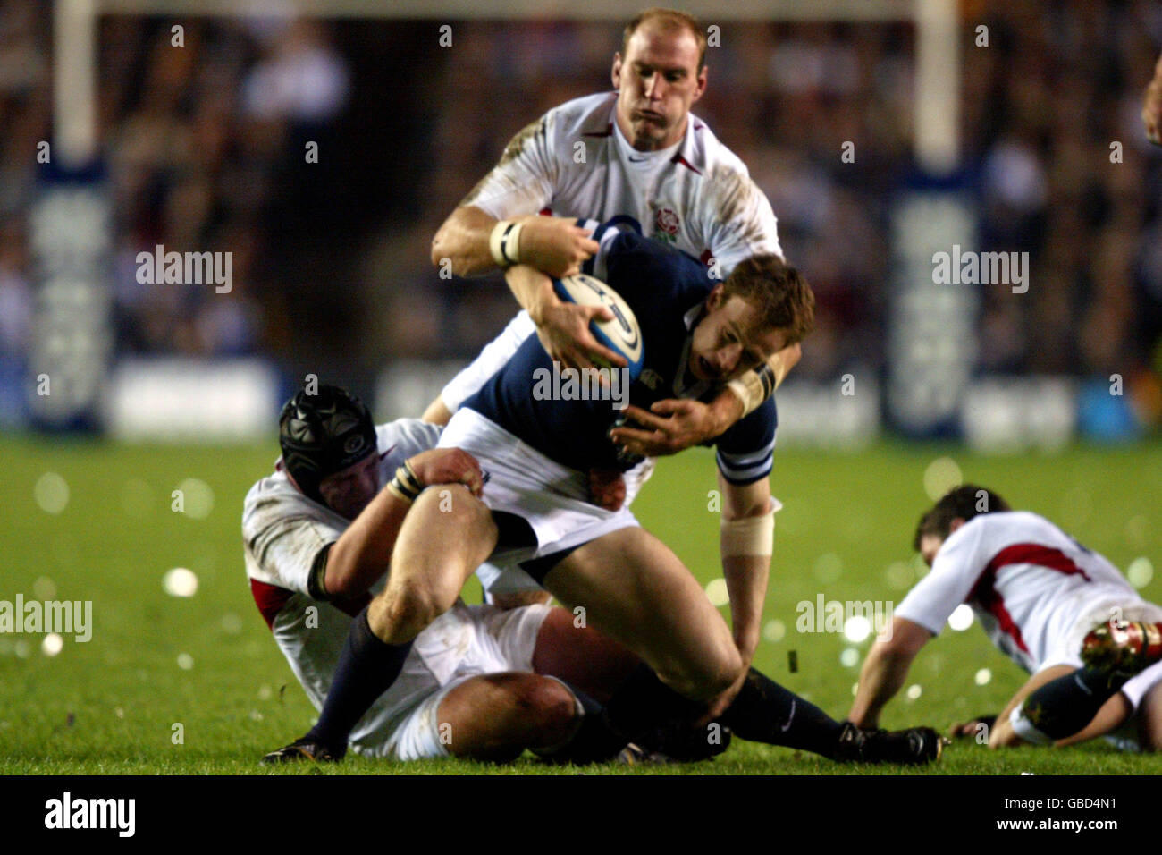 Rugby Union - The RBS Six Nations Championship - Scotland v England. England's Lawrence Dallaglio and Danny Grewcock tackle Scotland's Andrew Henderson Stock Photo
