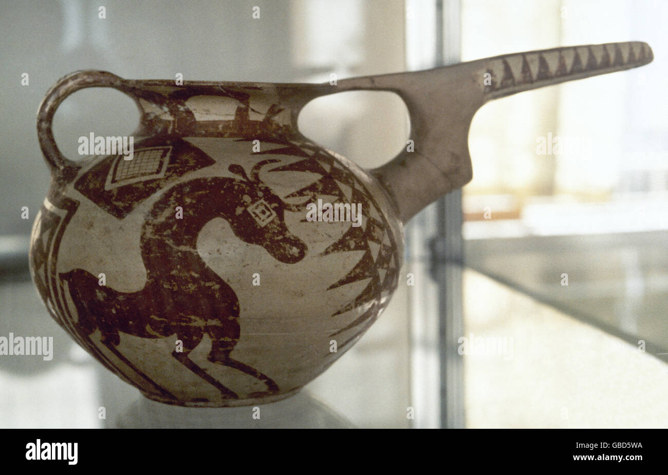 Spouted vessel. 900-800 BC. From Necropolis B, Tepe Sialk (Isfahan, Iran). Museum of Archaelogical Iran. Tehran. Iran. Stock Photo