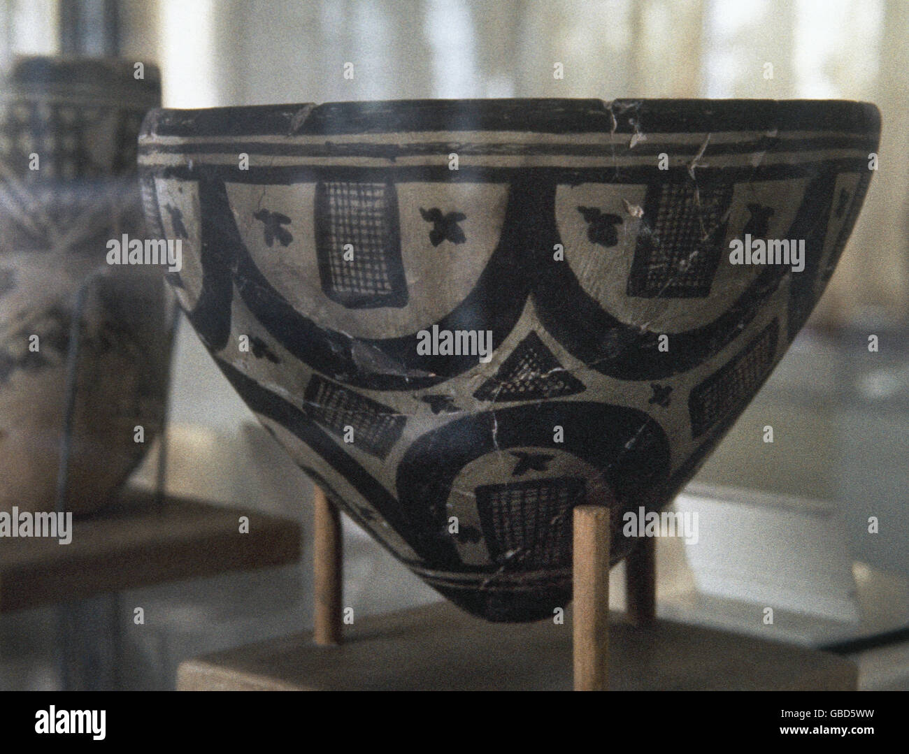 Pottery bowl. Geometric motifs. 3500 BC. From Tell-i-Bakun. Museum of Archaelogical Iran. Tehran. Iran. Stock Photo