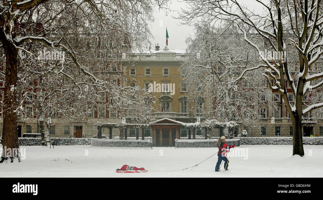 London following heavy overnight snowfall in the capital hires stock