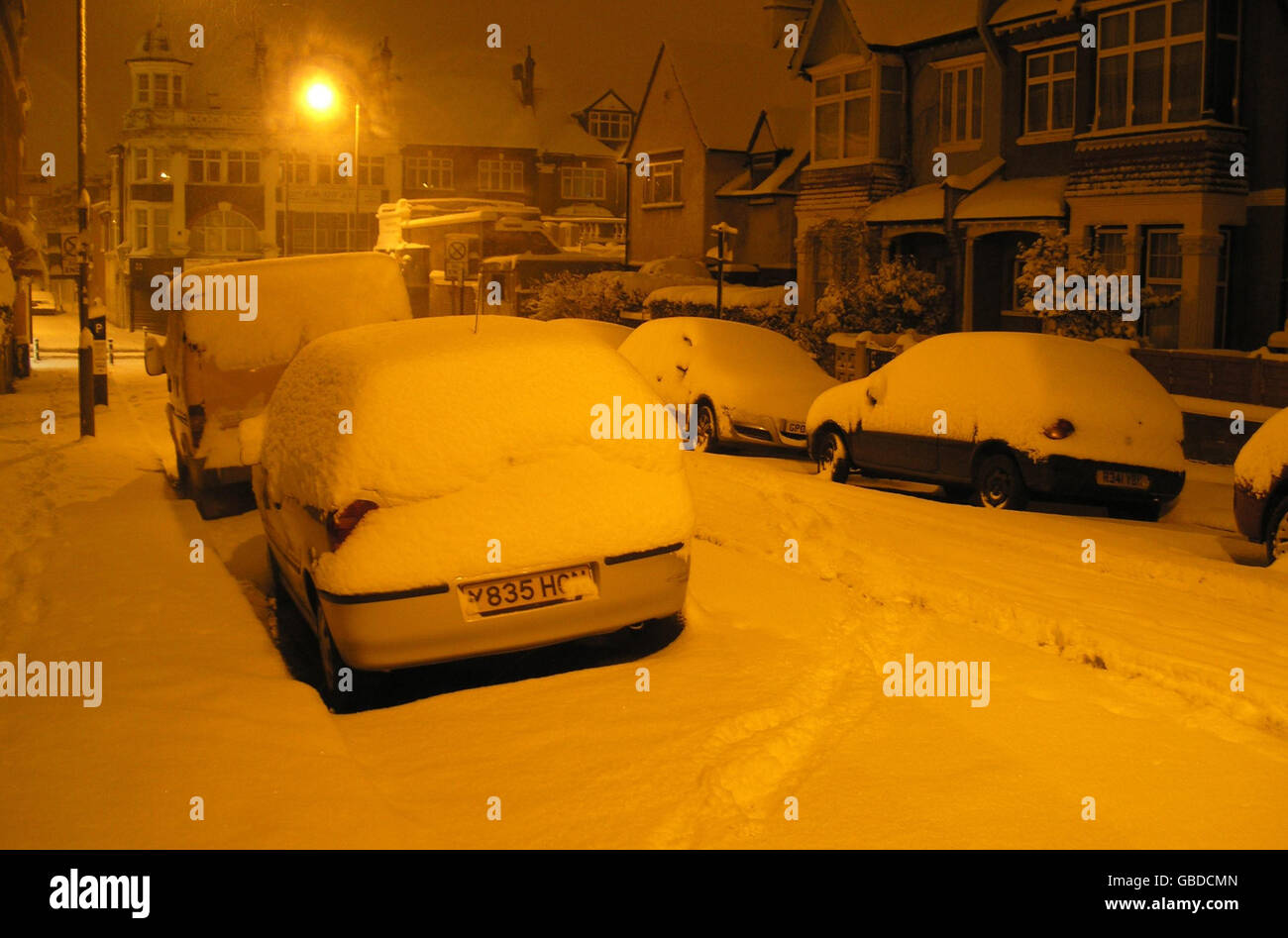 Winter weather. Snow covers cars in Tooting, south west London. Stock Photo