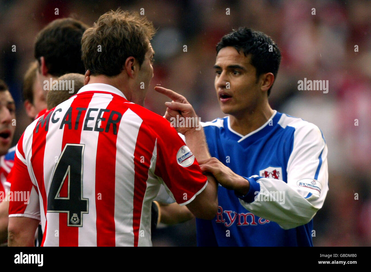 Soccer - AXA FA Cup - Semi Final - Sunderland v Millwall. Sunderland's Jason McAteer (l) and Millwall's Tim Cahill have a difference of opinions Stock Photo