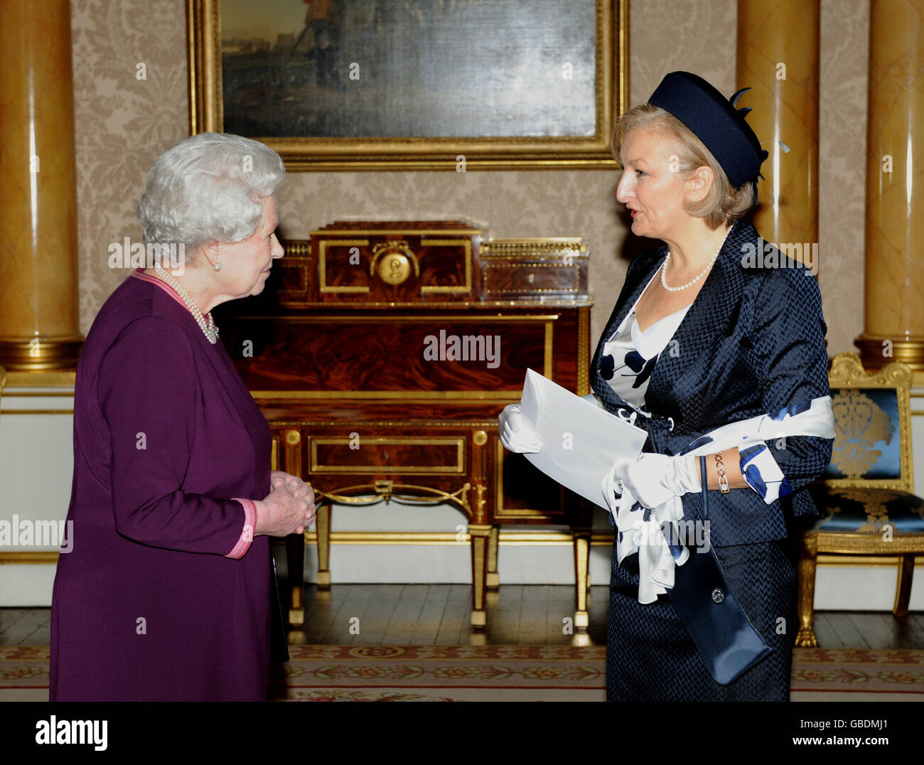 Queen Elizabeth II meets with representatives Stock Photo