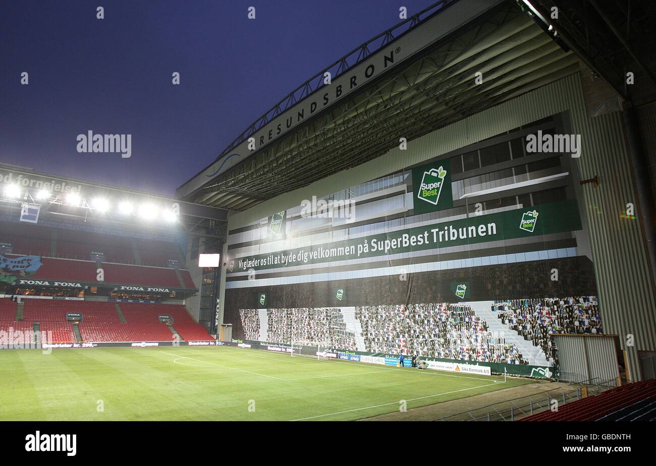 Soccer - UEFA Cup - Round of 32 - FC Copenhagen V Manchester City - Parken  Stadium Stock Photo - Alamy
