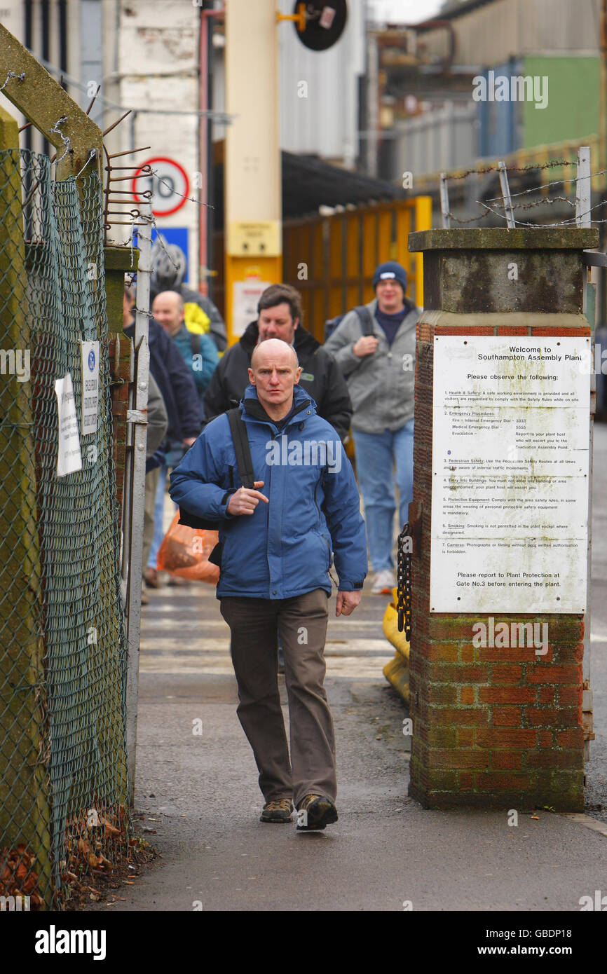 Car giant Ford axes 850 jobs Stock Photo Alamy