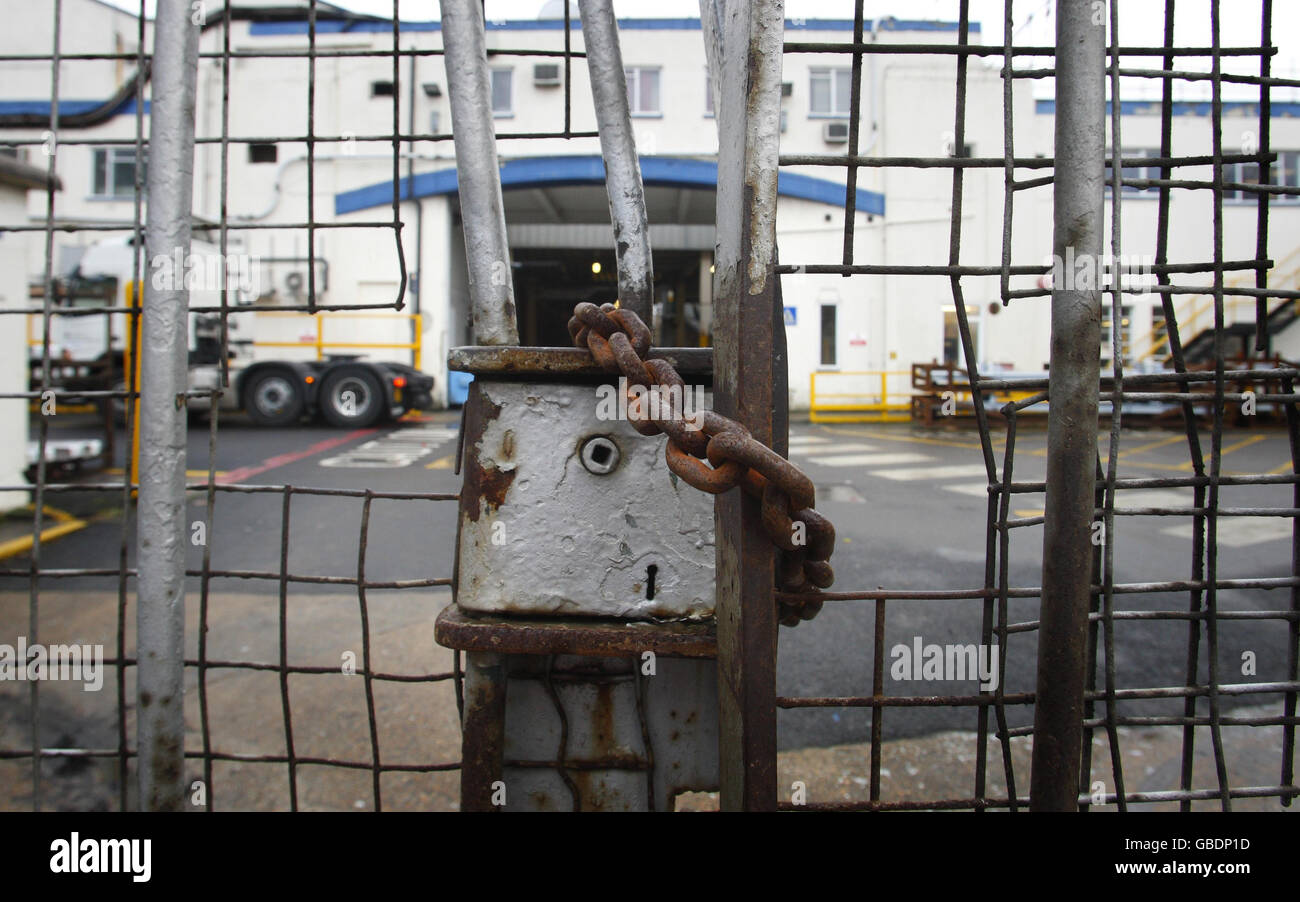 Car giant Ford axes 850 jobs Stock Photo Alamy