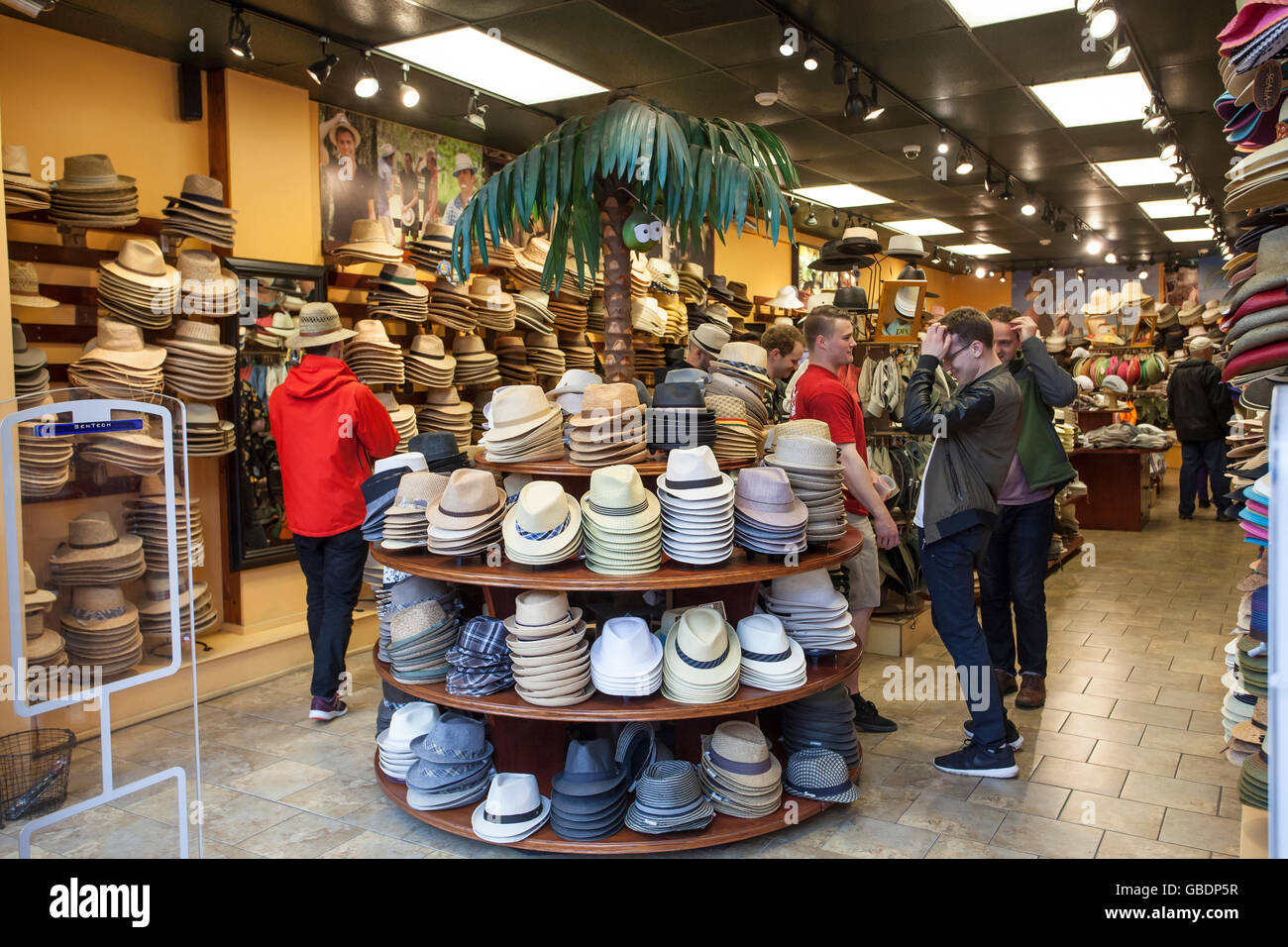 Hat shop interior hi-res stock photography and images - Alamy