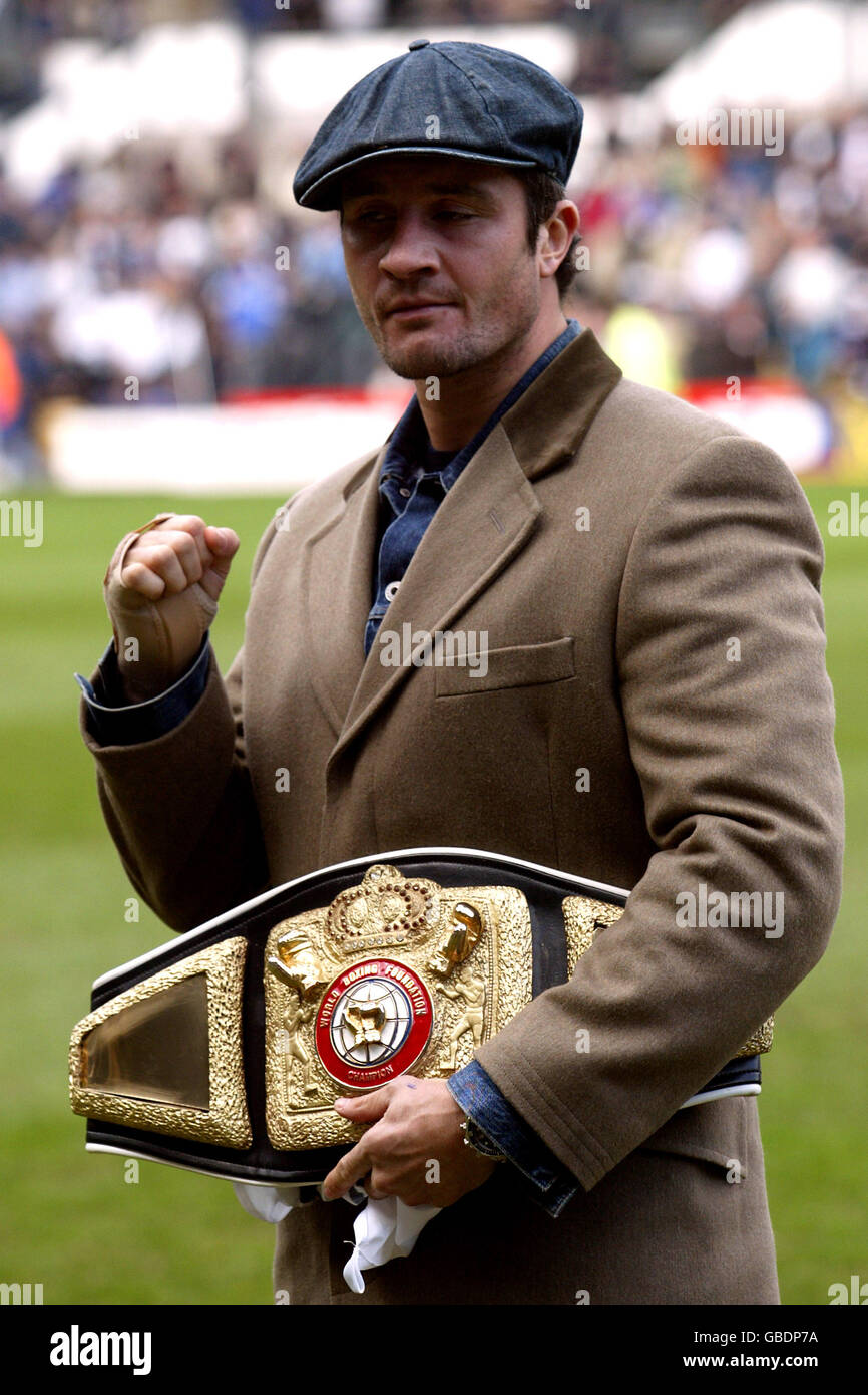 Soccer - Nationwide League Division One - Derby County v Nottingham Forest. Local boxer Damon Hague shows off his WBF middleweight championship belt Stock Photo