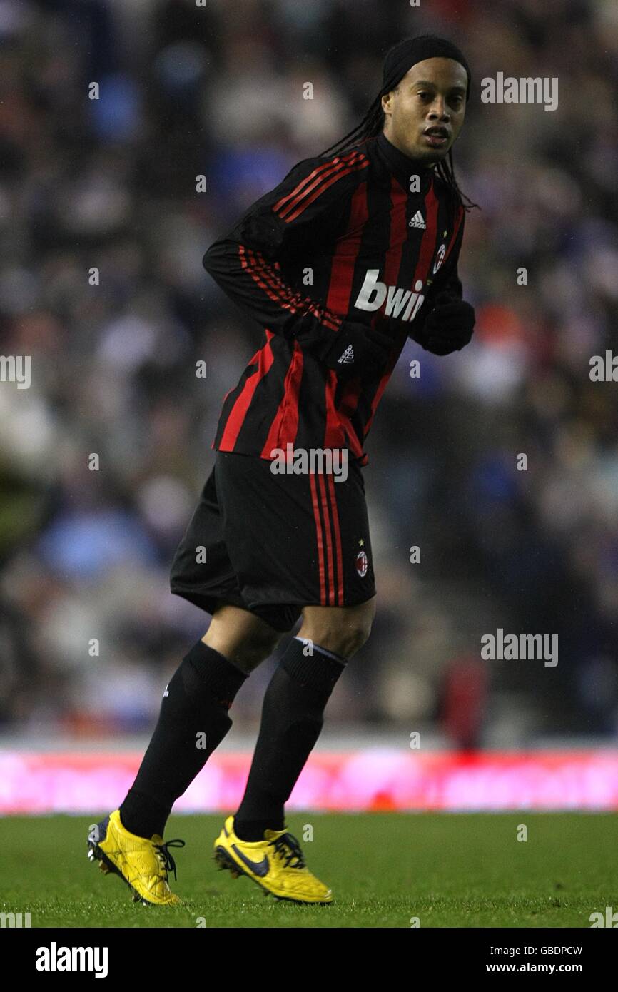 Soccer - Mid Season Friendly - Rangers v AC Milan - Ibrox. Gaucho Ronaldinho,  AC Milan Stock Photo - Alamy