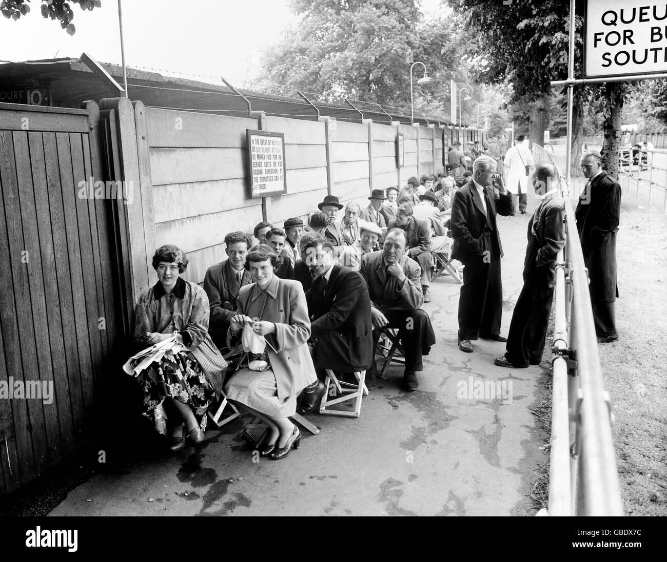 Tennis fans queueing outside the gates of the All England Club Stock Photo