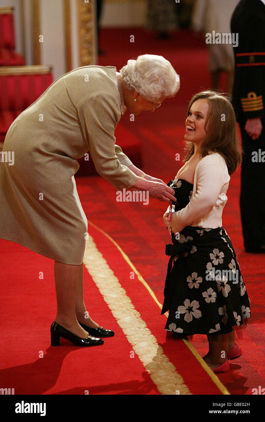 Paralympic swimmer Eleanor Simmonds receives an MBE from Britain's Queen Elizabeth II at Buckingham Palace, London. Stock Photo