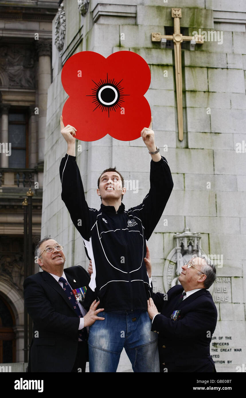 Colonel David Steele and brother Colonel Bobby Steele with Glasgow Warriors captain Alistair Kellogg (center) during the Hearts and Heroes photo-call at George Square, Glasgow. Stock Photo