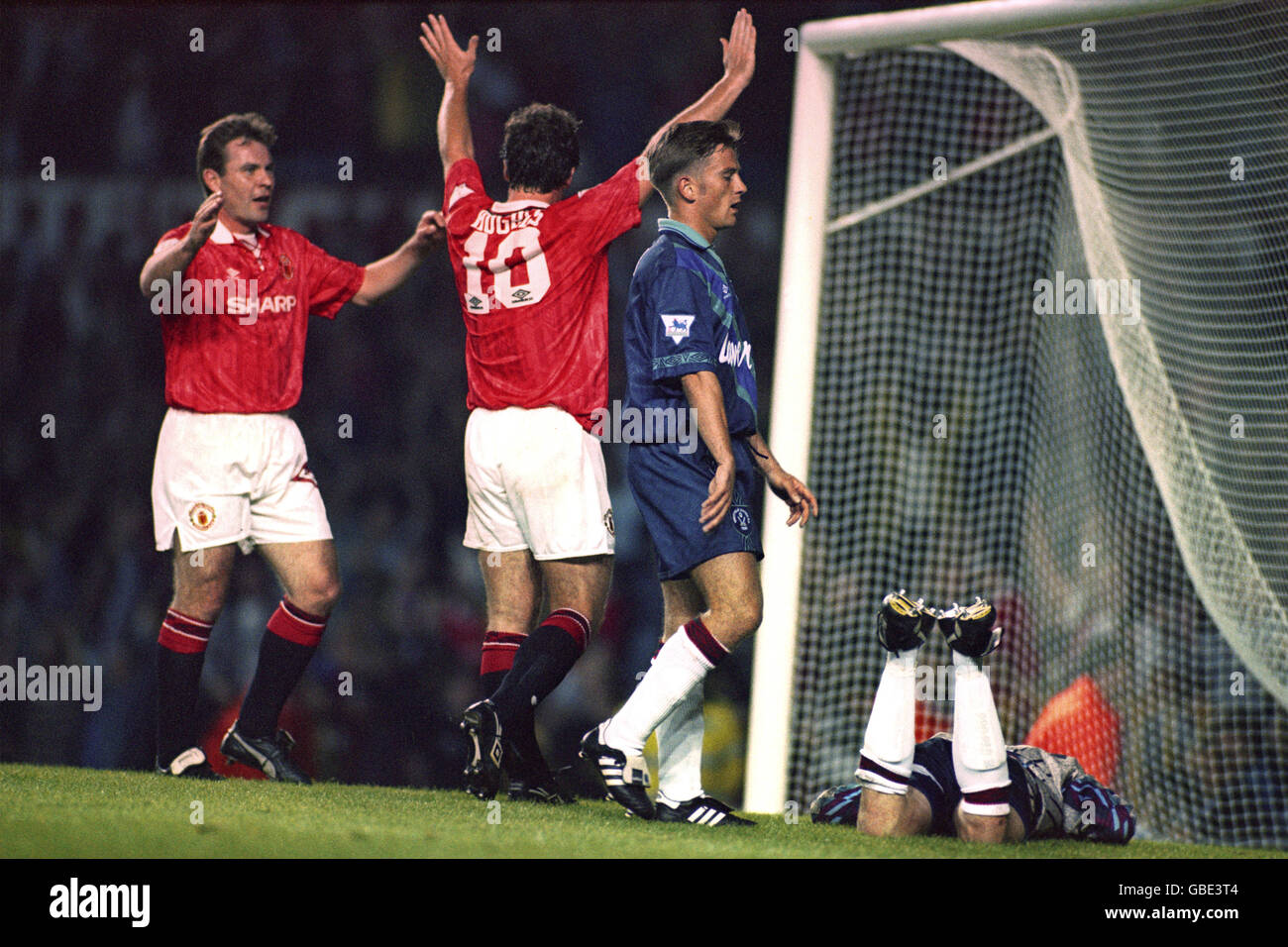 Mark Hughes celebrates Manchester United's third goal against Sheffield United. Stock Photo